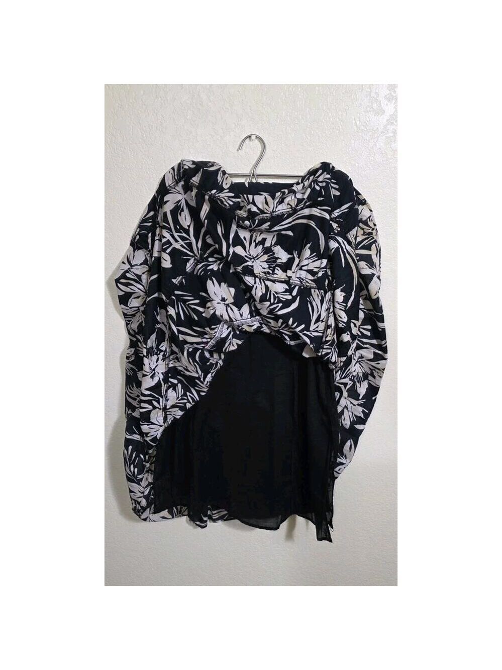 Jones New York Signature Size 6 Tiered Skirt Navy and Beige Floral Motif lined - Picture 2 of 11